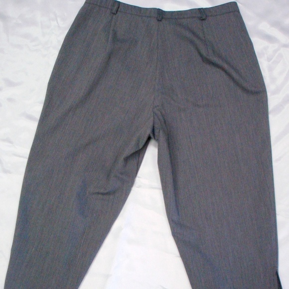 NWT Petite Pinstripe Capri Pants w/ White Grommets - Picture 5 of 5